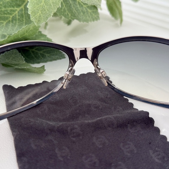 Authentic Chanel 4116 sunglasses - Picture 9 of 16